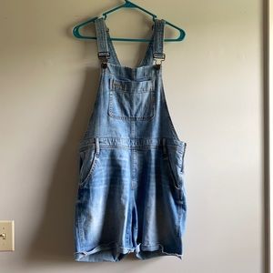 Gap shorts overalls
